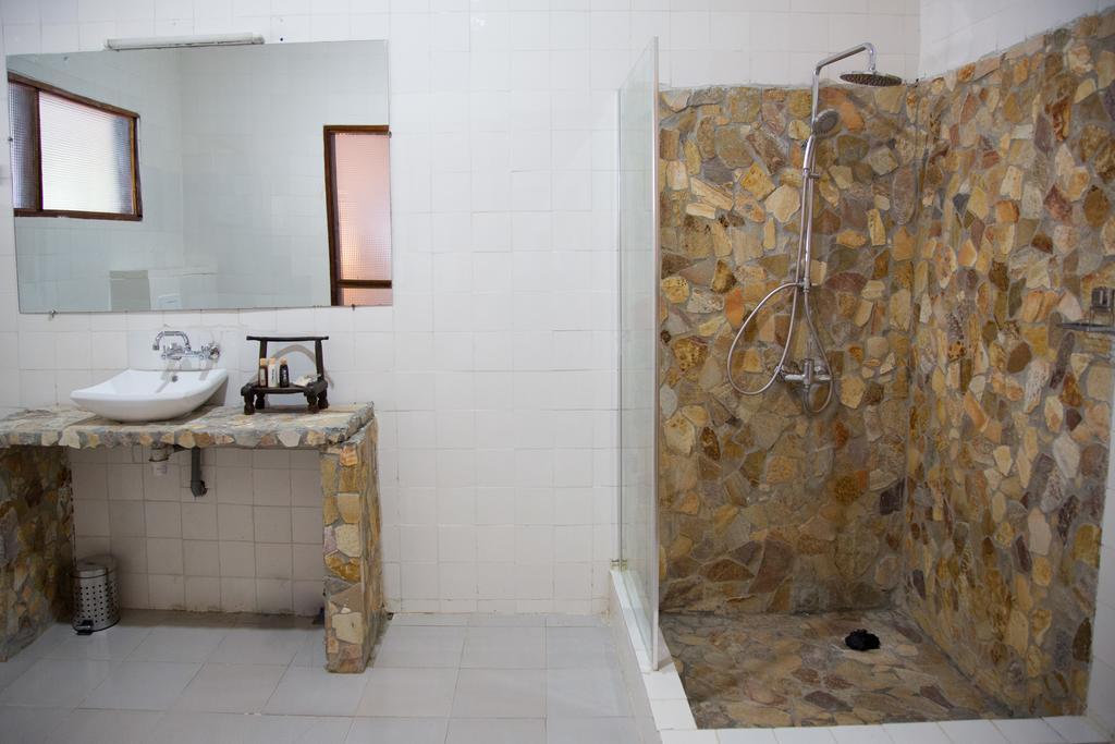 Bushman Cafe Hotel Abidjan Kültér fotó