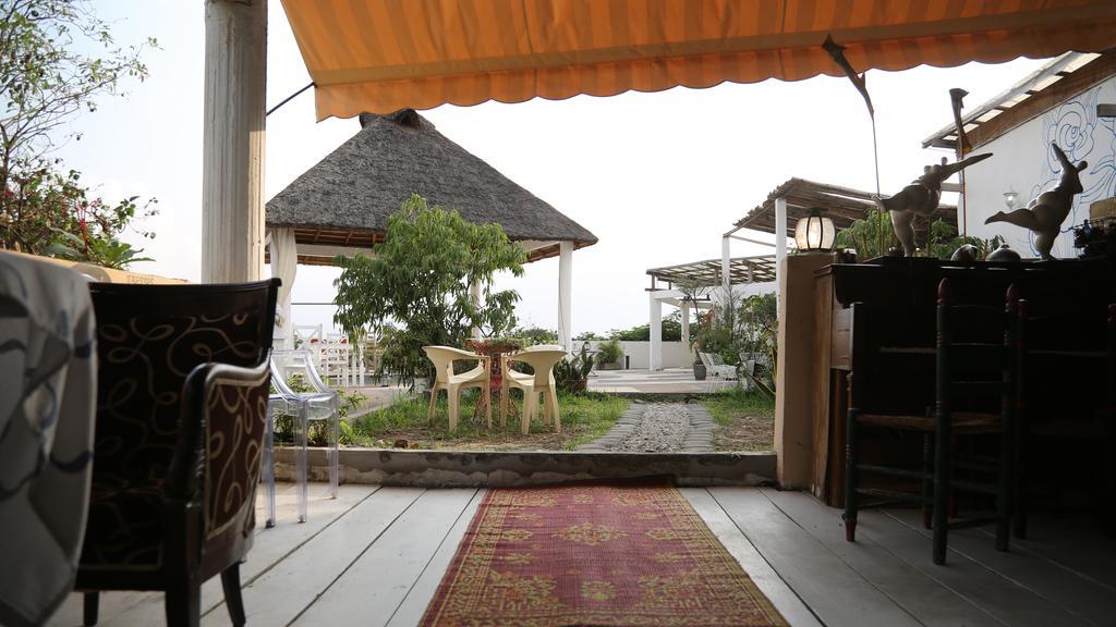Bushman Cafe Hotel Abidjan Kültér fotó