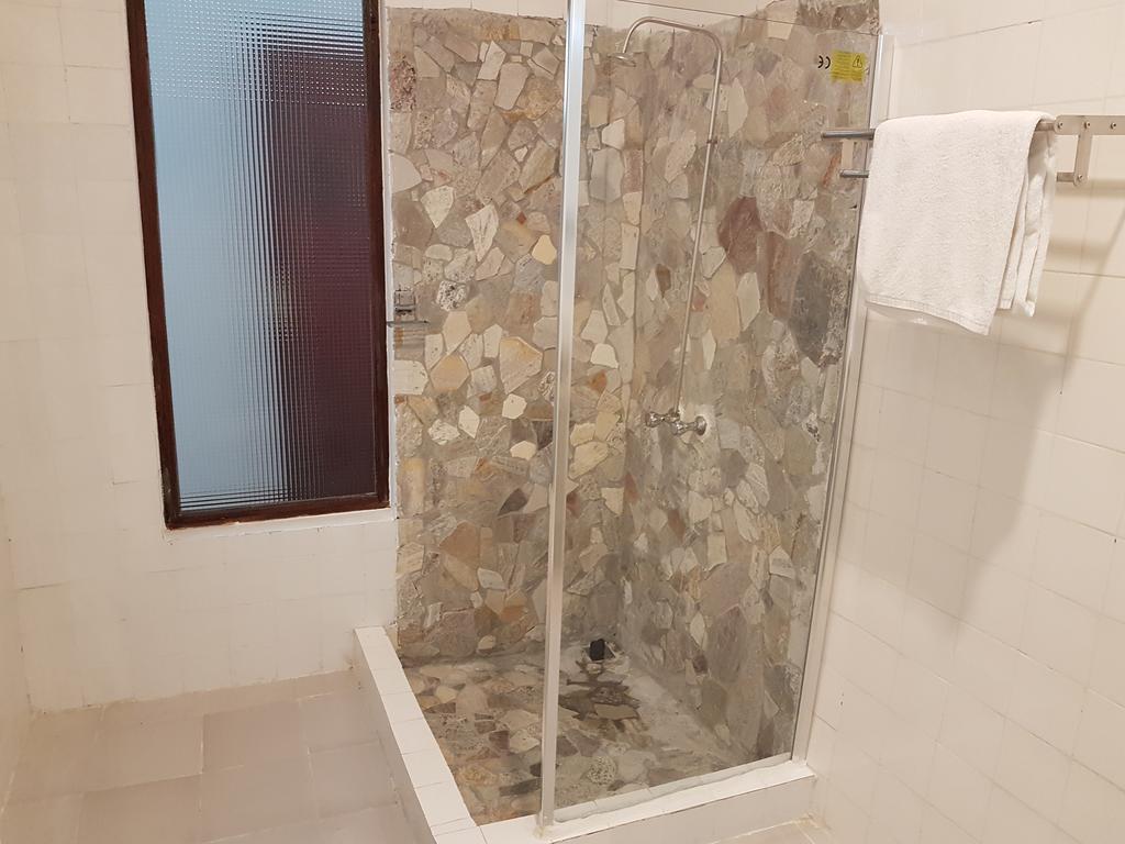 Bushman Cafe Hotel Abidjan Kültér fotó