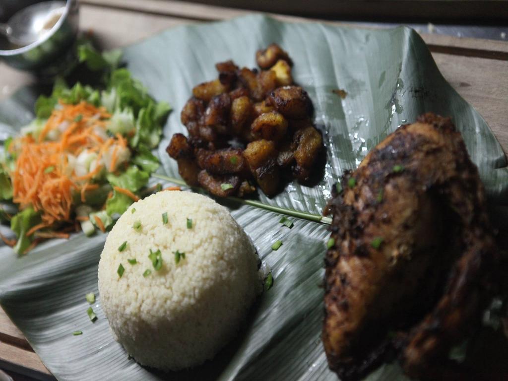 Bushman Cafe Hotel Abidjan Kültér fotó